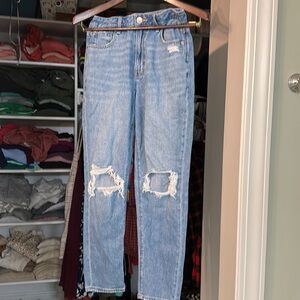 Great condition American Eagle Blue Mom Jean Women’s Size 4 Short